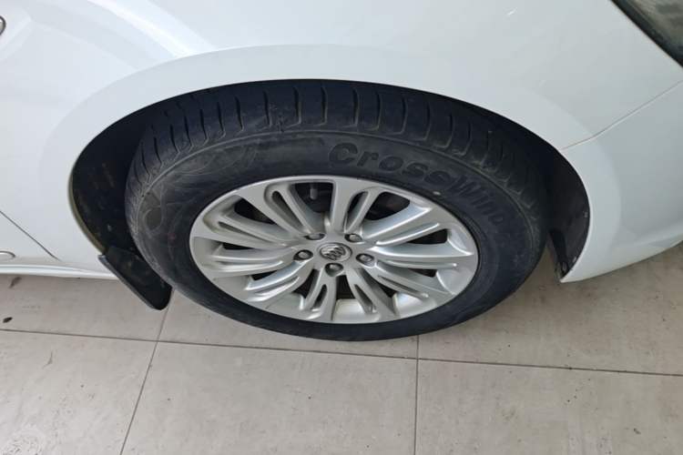 Used Buick LaCrosse 2016 20T Elite Edition Right Front Wheel Hub