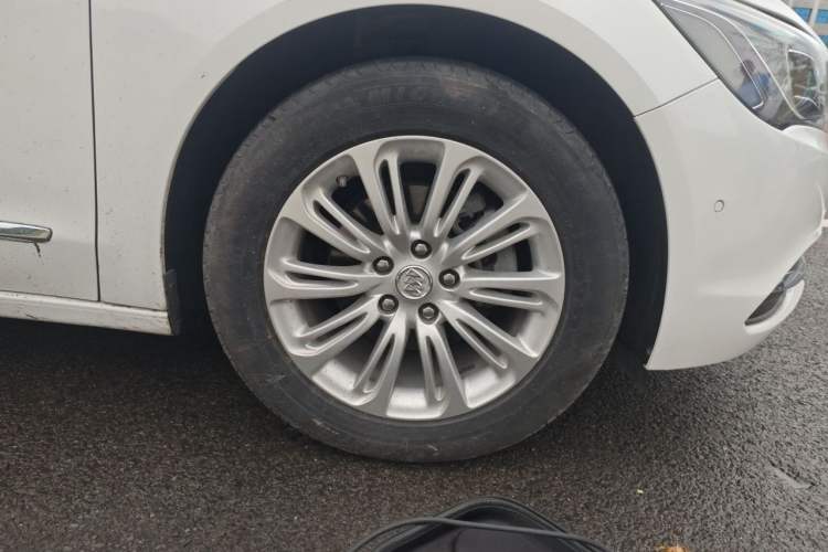Used Buick LaCrosse 2016 30H Luxury Version Right Front Wheel Hub