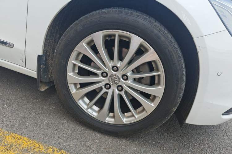 Used Buick LaCrosse 2016 28T Premium Edition Right Front Wheel Hub