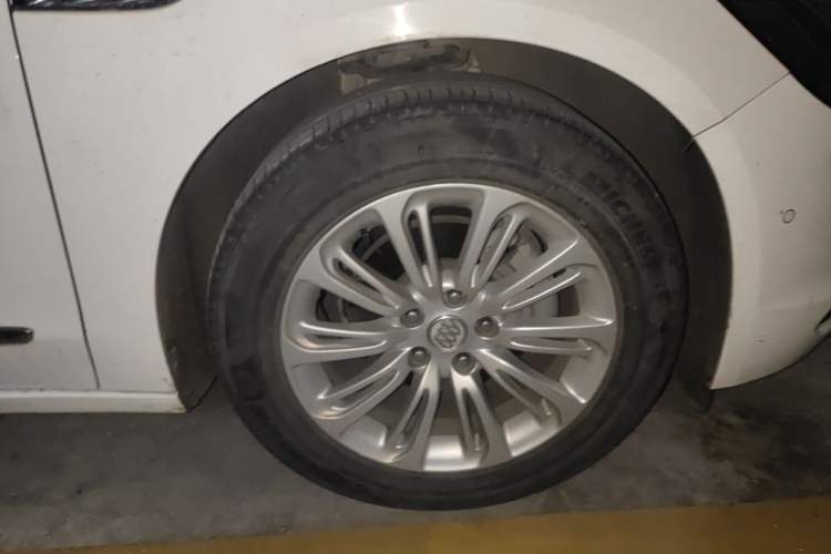 Used Buick LaCrosse 2016 30H Luxury Version Right Front Wheel Hub