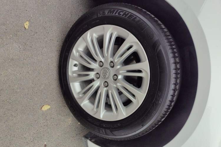 Used Buick LaCrosse 2016 Revised 20T Leading Edition Right Front Wheel Hub