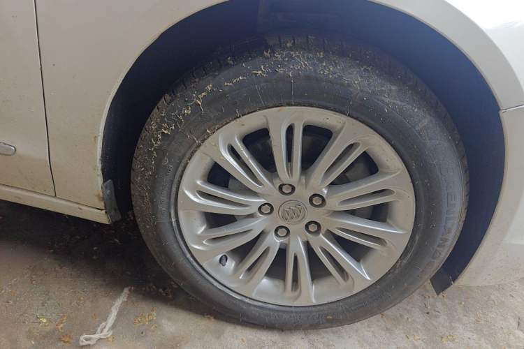 Used Buick LaCrosse 2016 30H Luxury Version Right Front Wheel Hub