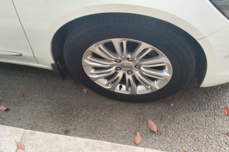 Used Buick LaCrosse 2016 20T Luxury Model Right Front Wheel Hub