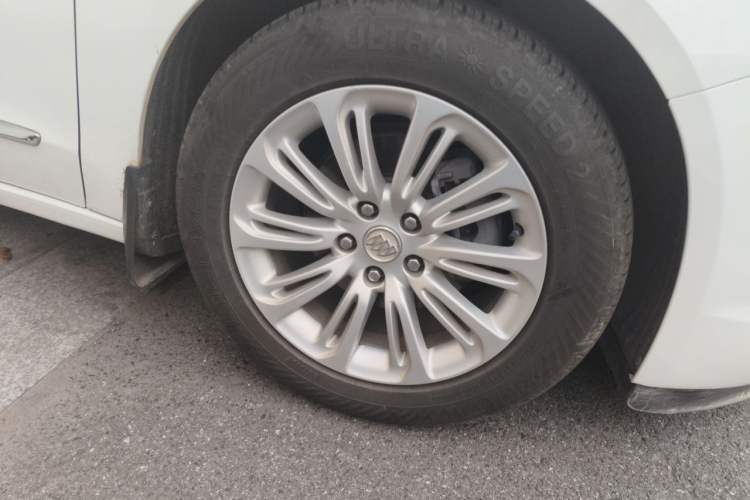 Used Buick LaCrosse 2016 20T Leading Model Right Front Wheel Hub