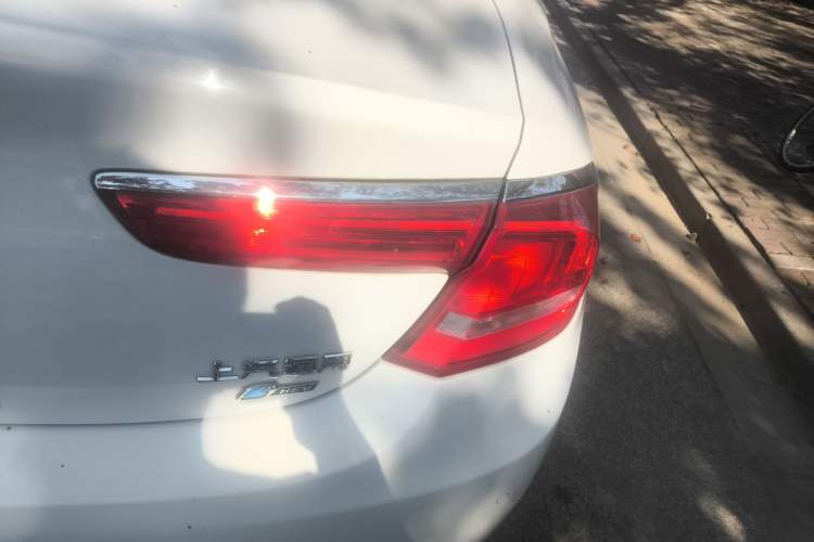 Used Buick LaCrosse 2016 30H Luxury Version Right Rear Taillight