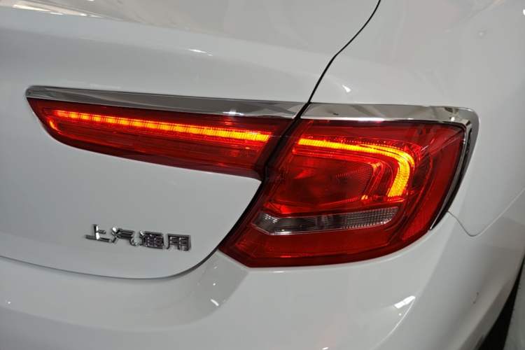 Used Buick LaCrosse 2016 28T Premium Edition Right Rear Taillight