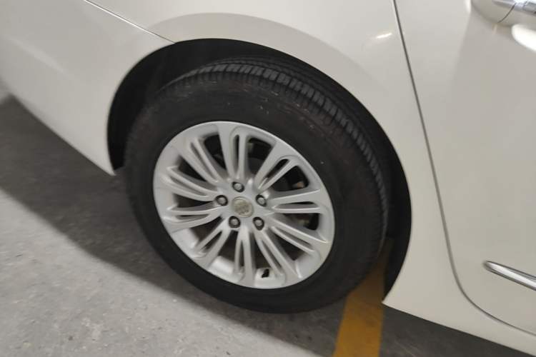 Used Buick LaCrosse 2016 20T Elite Edition Right Rear Wheel Hub