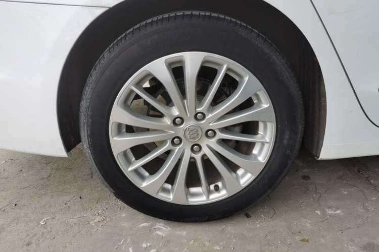 Used Buick LaCrosse 2016 28T Premium Edition Right Rear Wheel Hub