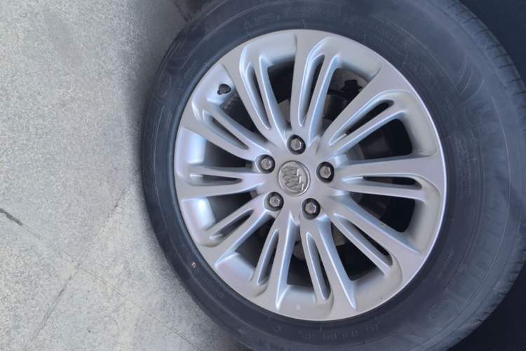 Used Buick LaCrosse 2016 20T Luxury Model Right Rear Wheel Hub