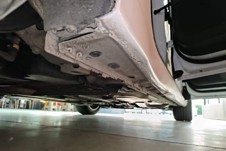 Used Buick LaCrosse 2016 28T Premium Edition Right Side Sill