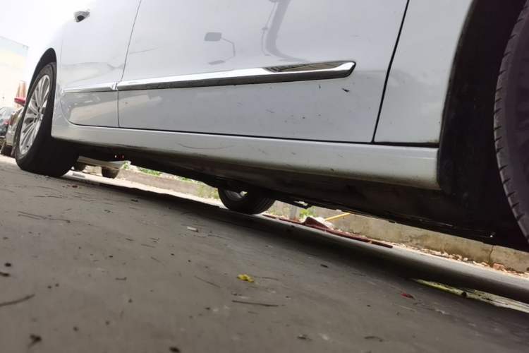 Used Buick LaCrosse 2016 28T Premium Edition Right Side Sill