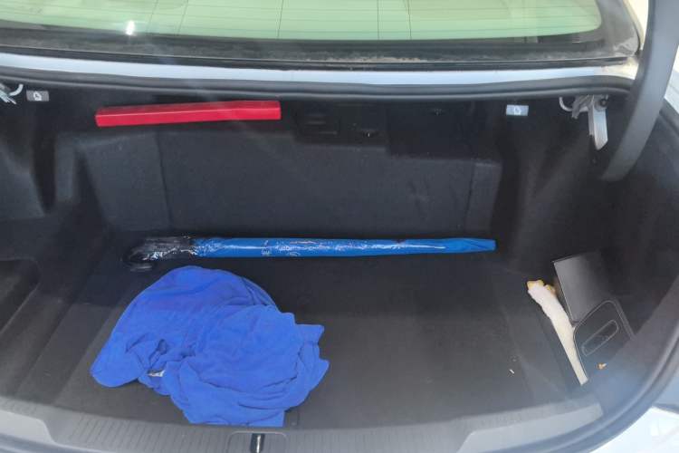 Used Buick LaCrosse 2016 30H Luxury Version Trunk
