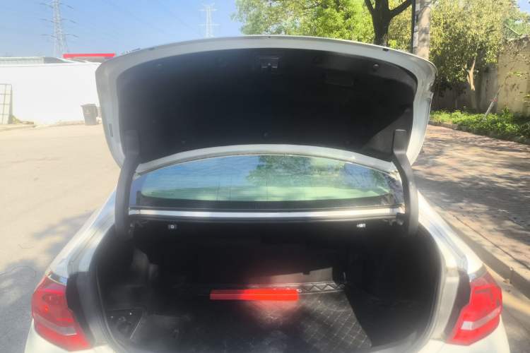 Used Buick LaCrosse 2016 30H Luxury Version Trunk