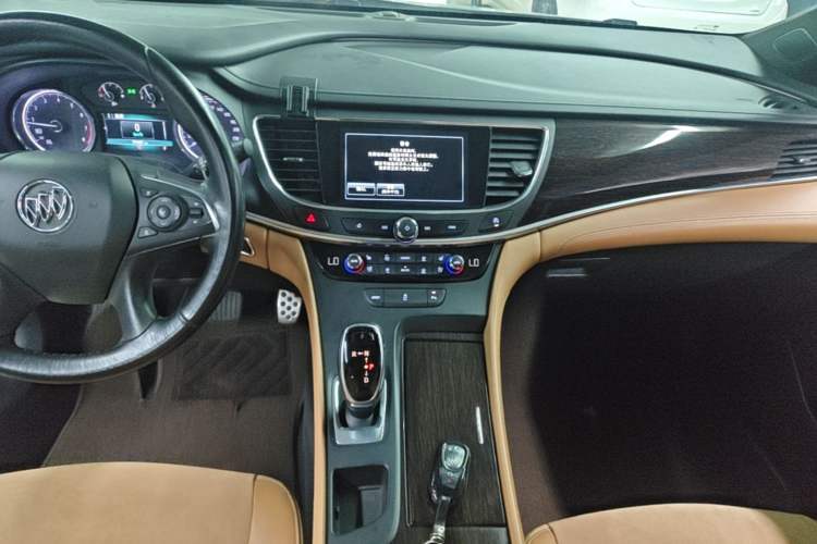 Used Buick LaCrosse 2016 28T Elite Model Audio And AC Panel