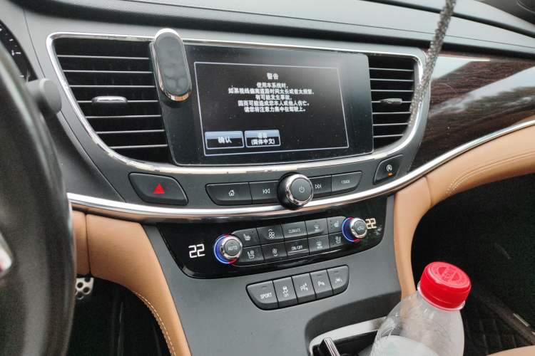 Used Buick LaCrosse 2016 28T Luxury Version Audio And AC Panel
