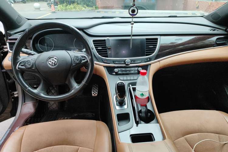 Used Buick LaCrosse 2016 28T Luxury Version Center Console