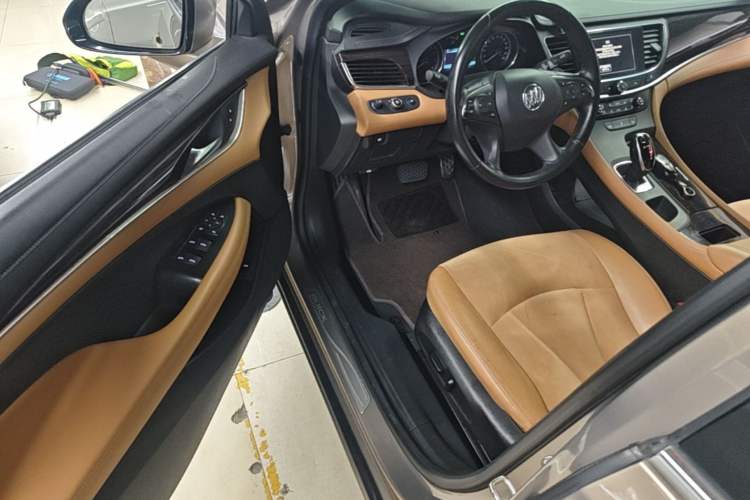 Used Buick LaCrosse 2016 28T Elite Model Driver Seat