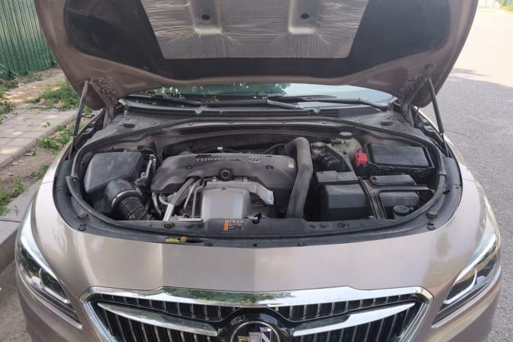 Used Buick LaCrosse 2016 28T Flagship Model Engine Bay