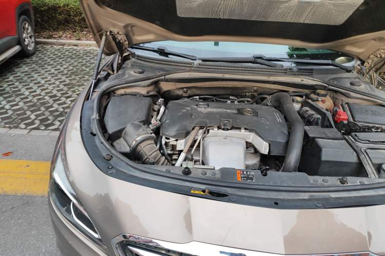 Used Buick LaCrosse 2016 28T Luxury Version Engine Bay Right