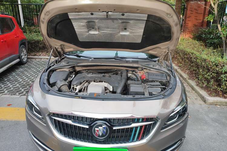 Used Buick LaCrosse 2016 28T Luxury Version Engine Bay