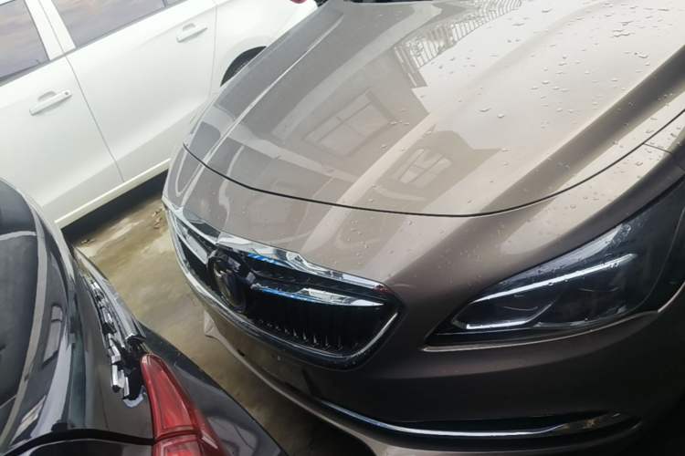 Used Buick LaCrosse 2016 30H Luxury Version Front