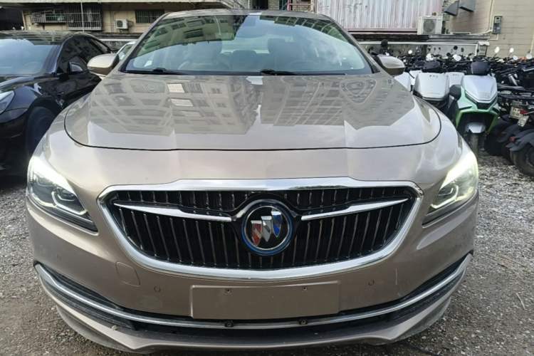 Used Buick LaCrosse 2016 30H Luxury Version Front