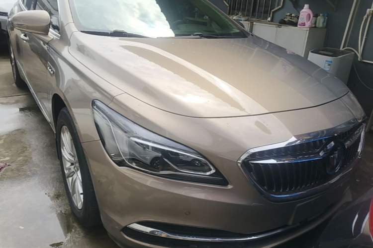Used Buick LaCrosse 2016 30H Luxury Version Front Right 45 Deg