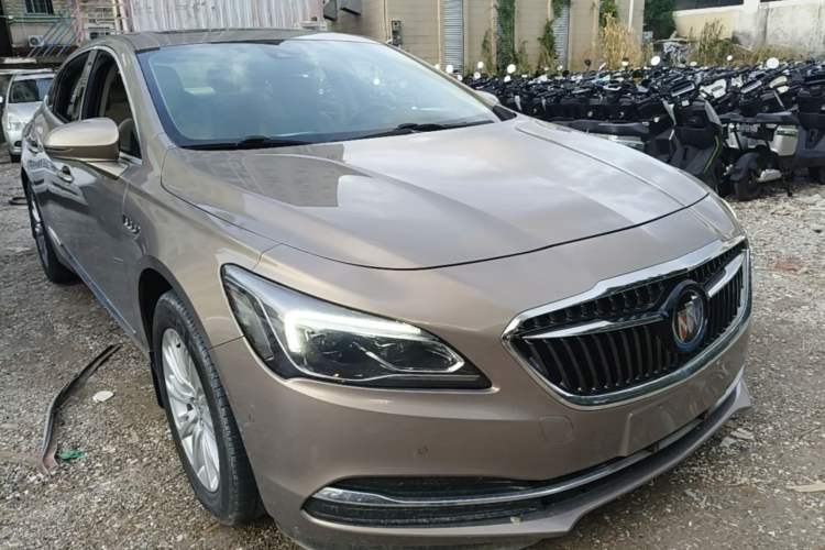 Used Buick LaCrosse 2016 30H Luxury Version Front Right 45 Deg