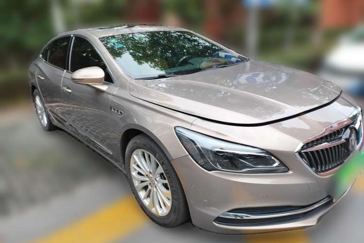 Used Buick LaCrosse 2016 28T Luxury Version Front Right 45 Deg
