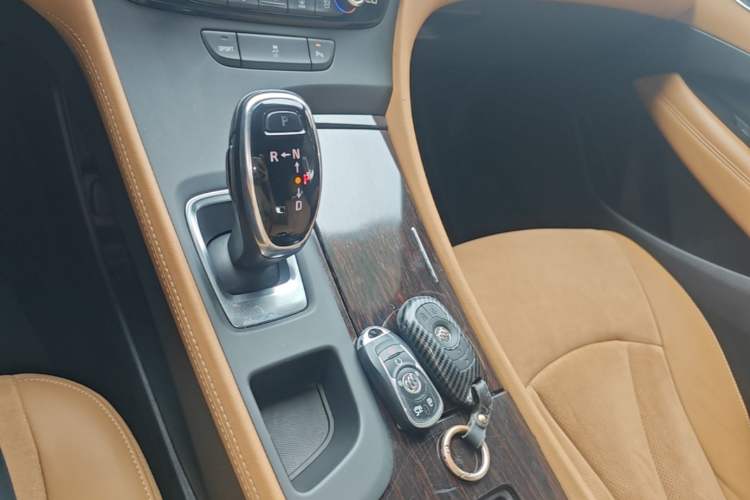 Used Buick LaCrosse 2016 20T Elite Edition Gear Lever