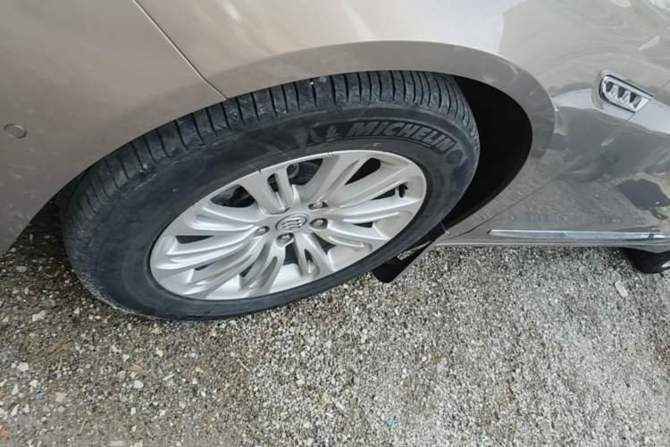 Used Buick LaCrosse 2016 30H Luxury Version Left Front Wheel Hub