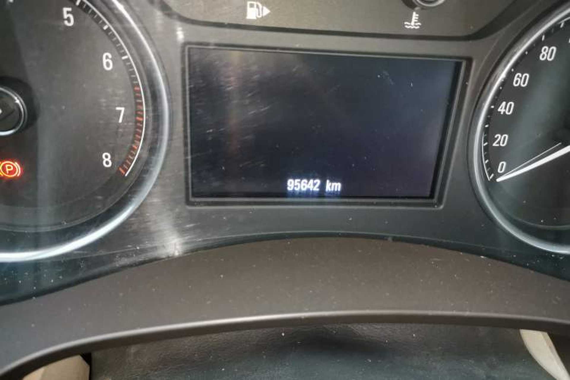 Used Buick LaCrosse 2016 20T Leading Model Odometer Close Up