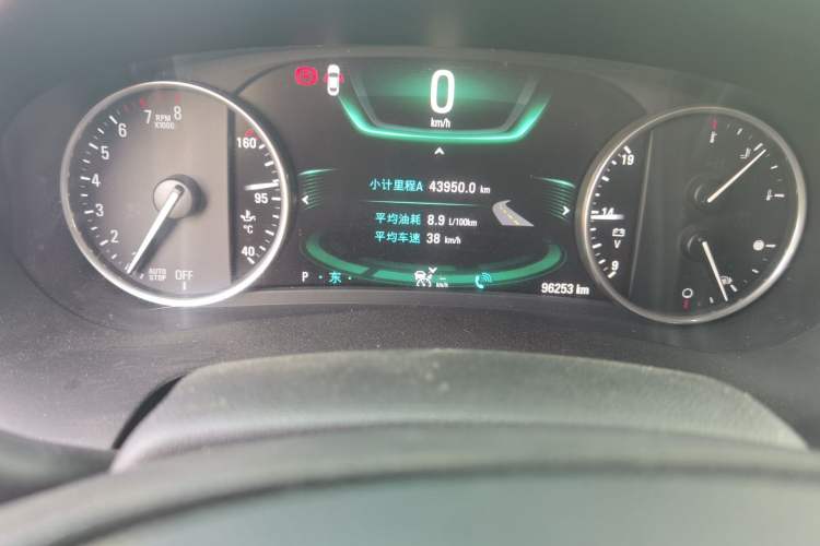 Used Buick LaCrosse 2016 28T Flagship Model Odometer Close Up