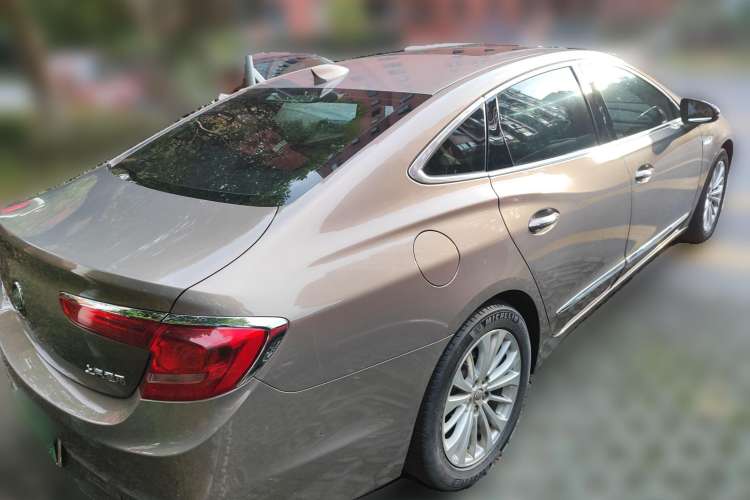 Used Buick LaCrosse 2016 28T Luxury Version Rear Right 45 Deg