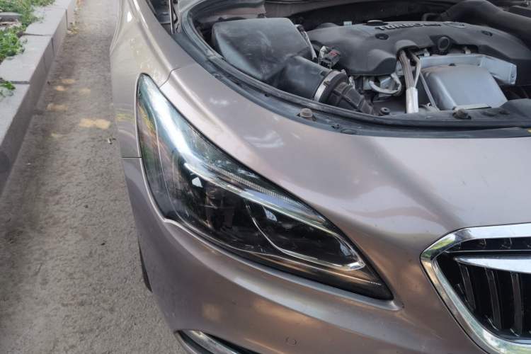 Used Buick LaCrosse 2016 28T Flagship Model Right Front Headlight