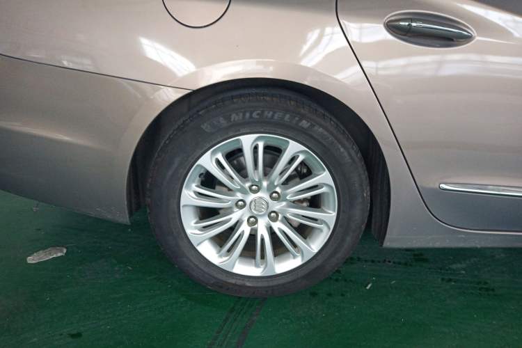 Used Buick LaCrosse 2016 20T Elite Edition Right Rear Wheel Hub