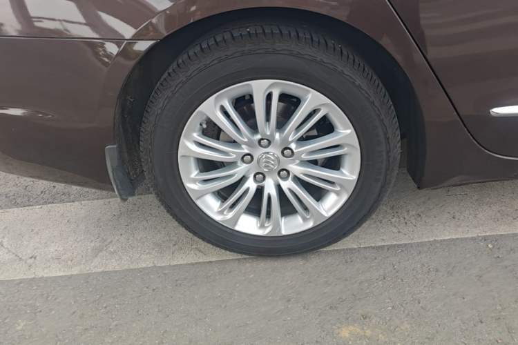 Used Buick LaCrosse 2016 20T Elite Edition Right Rear Wheel Hub