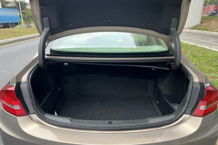 Used Buick LaCrosse 2016 30H Luxury Version Trunk