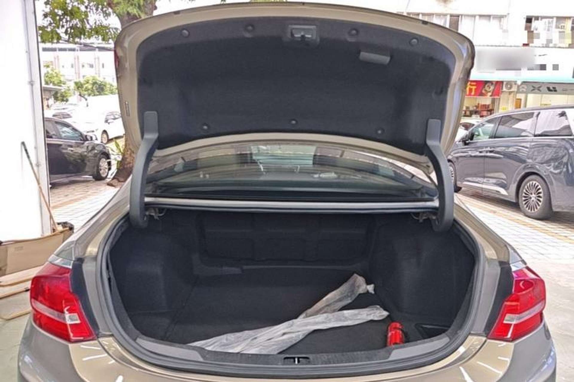 Used Buick LaCrosse 2016 28T Premium Edition Trunk