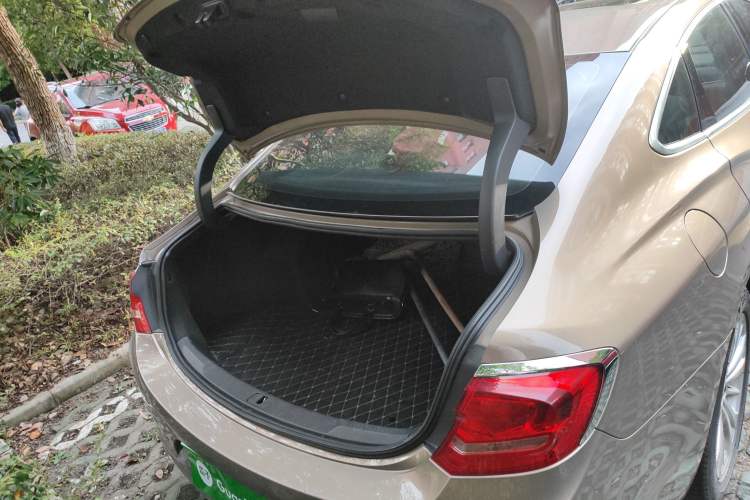 Used Buick LaCrosse 2016 28T Luxury Version Trunk