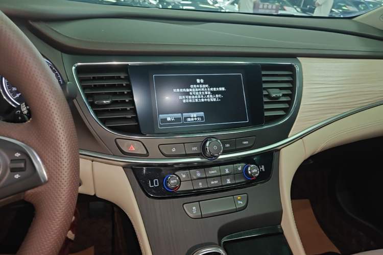 Used Buick LaCrosse 2018 30H Elite Edition Audio And AC Panel