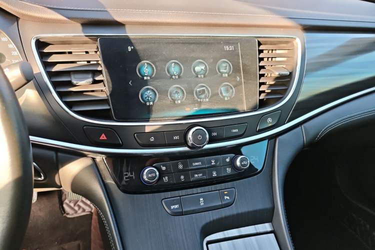 Used Buick LaCrosse 2018 20T Elite Edition Audio And AC Panel