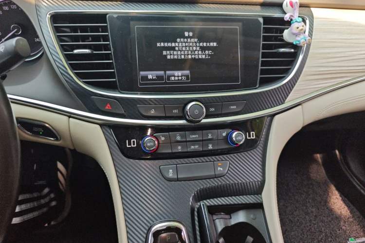 Used Buick LaCrosse 2018 30H Elite Edition Audio And AC Panel