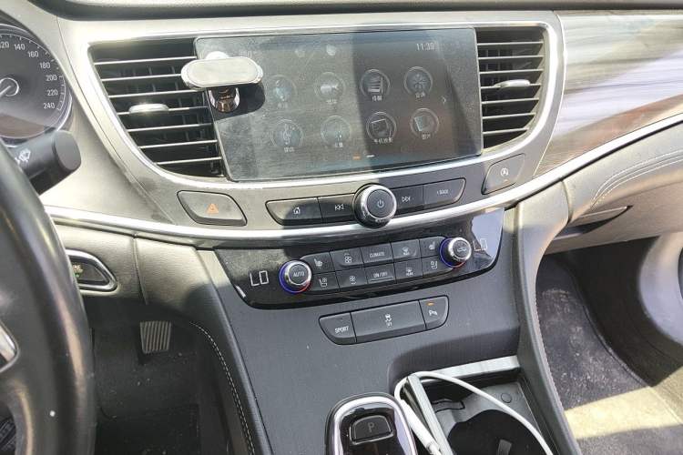 Used Buick LaCrosse 2018 20T Elite Edition Audio And AC Panel