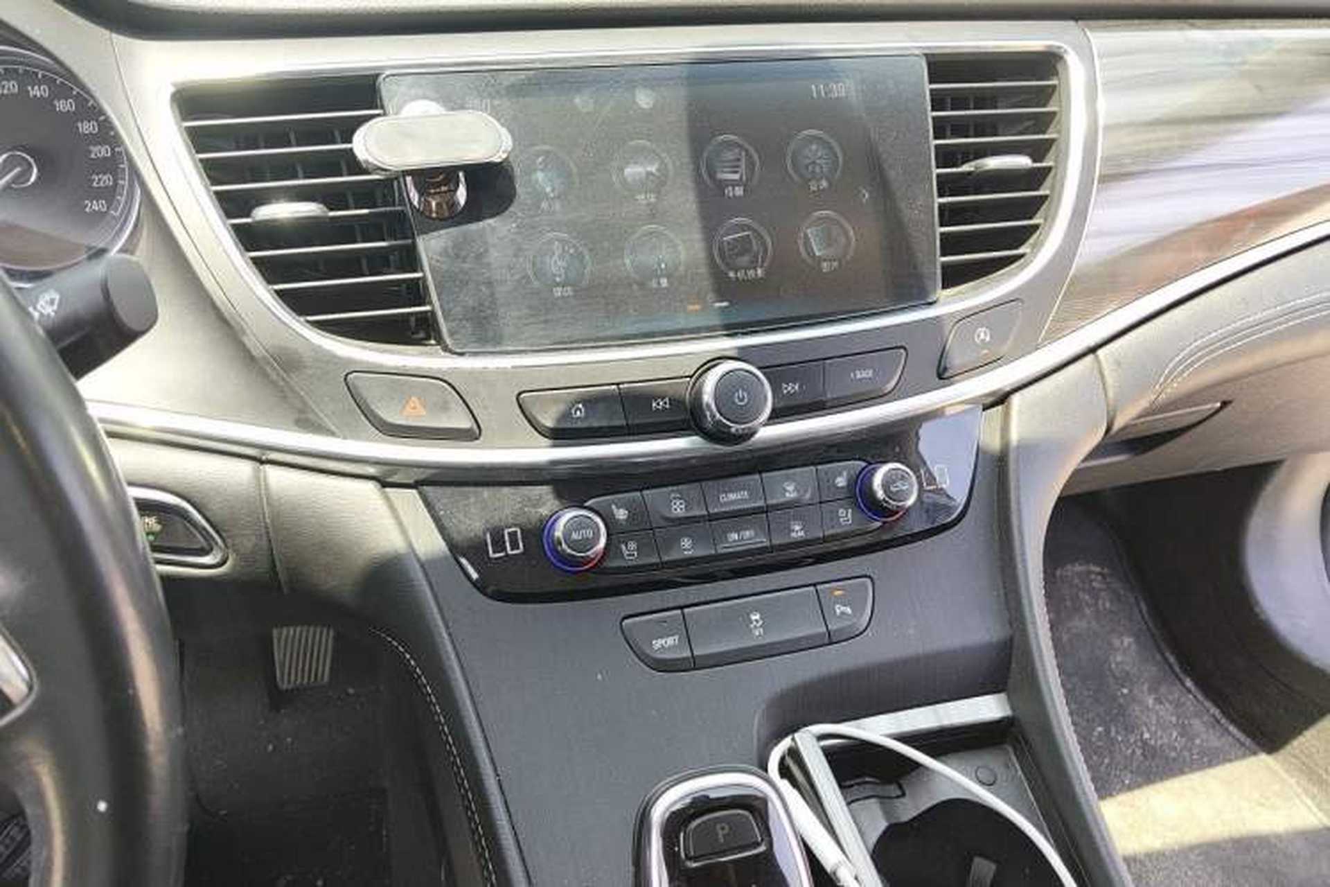 Used Buick LaCrosse 2018 20T Elite Edition Audio And AC Panel