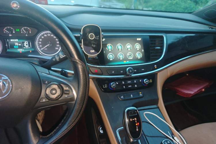 Used Buick LaCrosse 2018 28T Elite Edition Audio And AC Panel