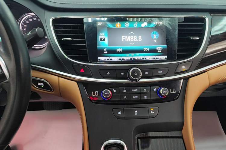 Used Buick LaCrosse 2018 28T Elite Edition Audio And AC Panel