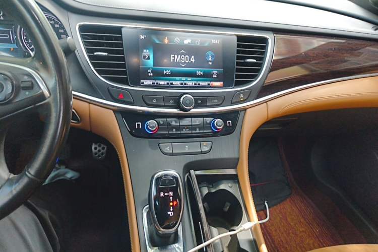 Used Buick LaCrosse 2018 28T Elite Edition Audio And AC Panel