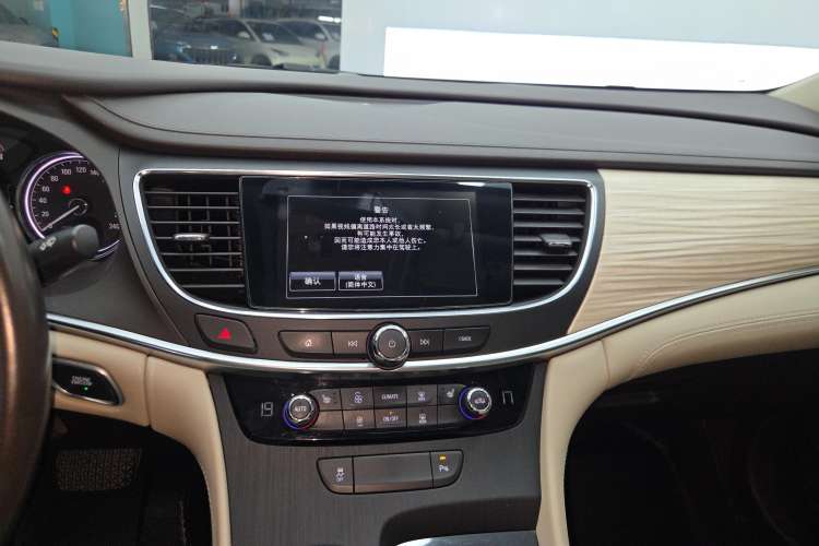 Used Buick LaCrosse 2018 30H Elite Edition Audio And AC Panel