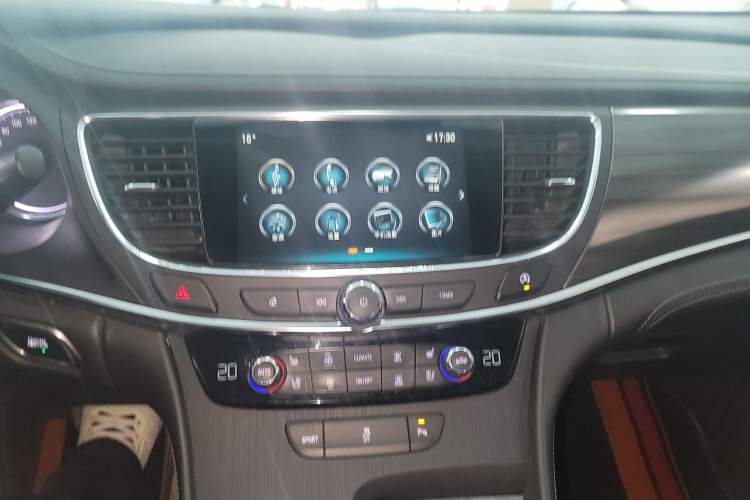 Used Buick LaCrosse 2018 20T Elite Edition Audio And AC Panel